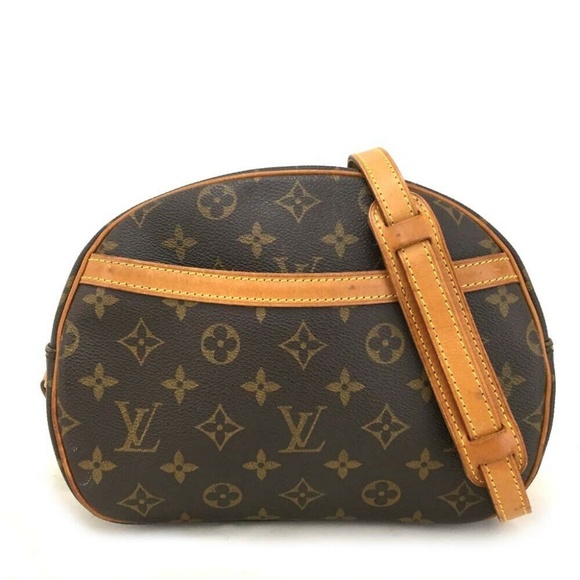 Louis Vuitton Handbags - 💯 Auth Louis Vuitton Blois Monogram CrossbodyBag